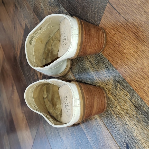 Dr. Scholl's Round Up White Leather Embroidered Heeled Mule Clog, Size 7.5 - Picture 3 of 9